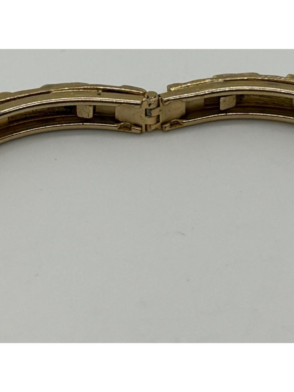 Vintage Gold-Toned Bracelet Hinged Textured Turquoise-Color Stones Safety Chain - Picture 15 of 16